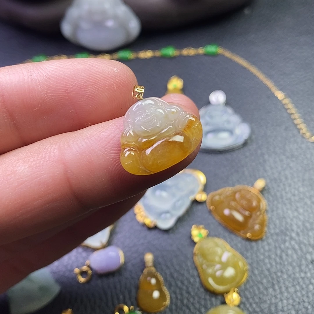 颈饰18K金镶嵌翡翠