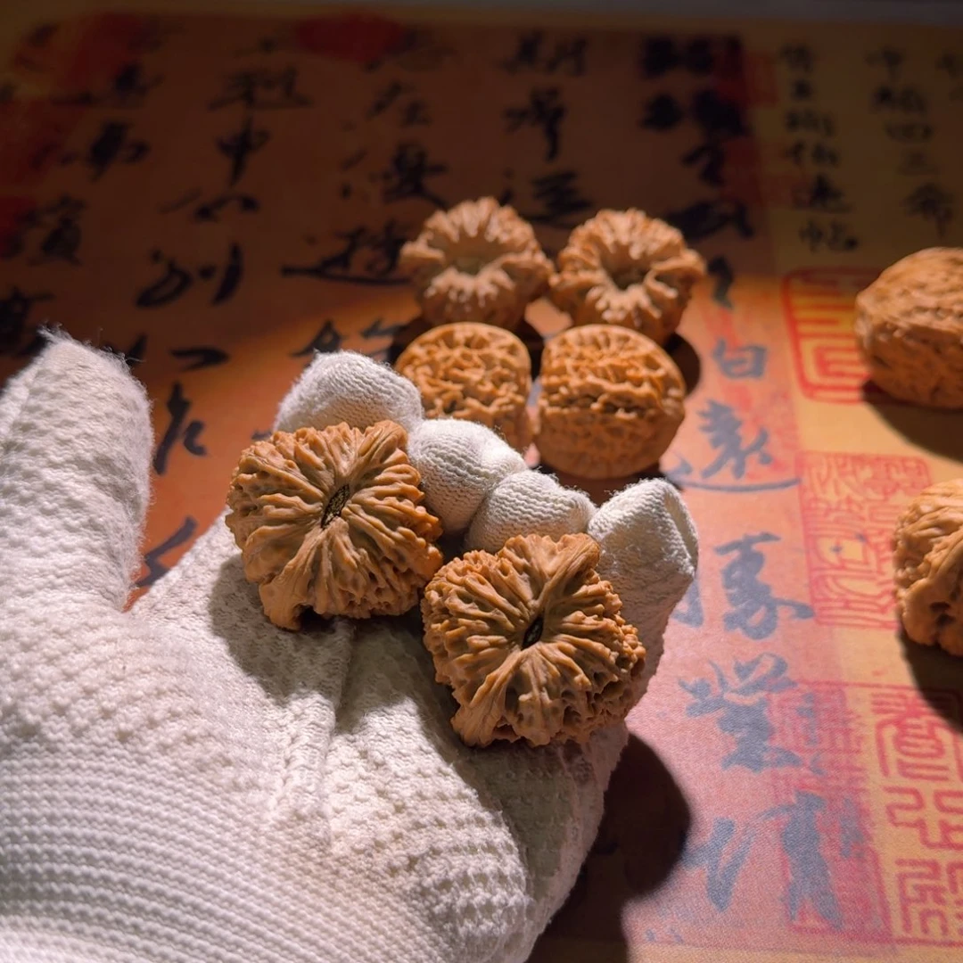 阿***蝶吊坠文玩核桃42南疆石