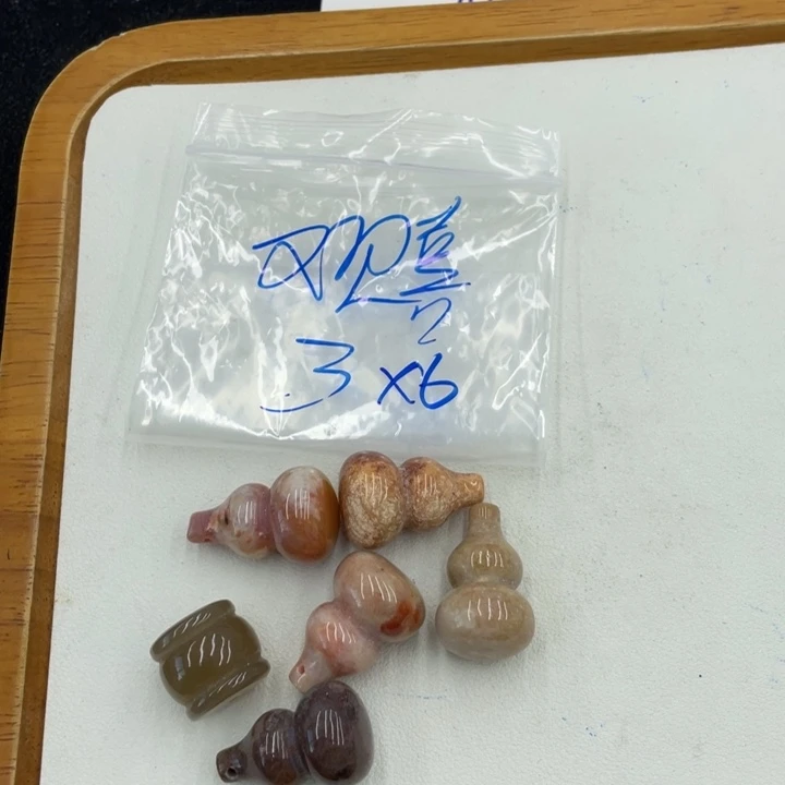 欢***汉硅化珊瑚（珊瑚玉）合金颈饰
