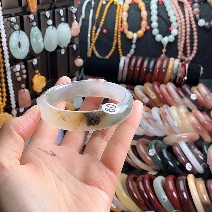 石英质玉未镶嵌手镯