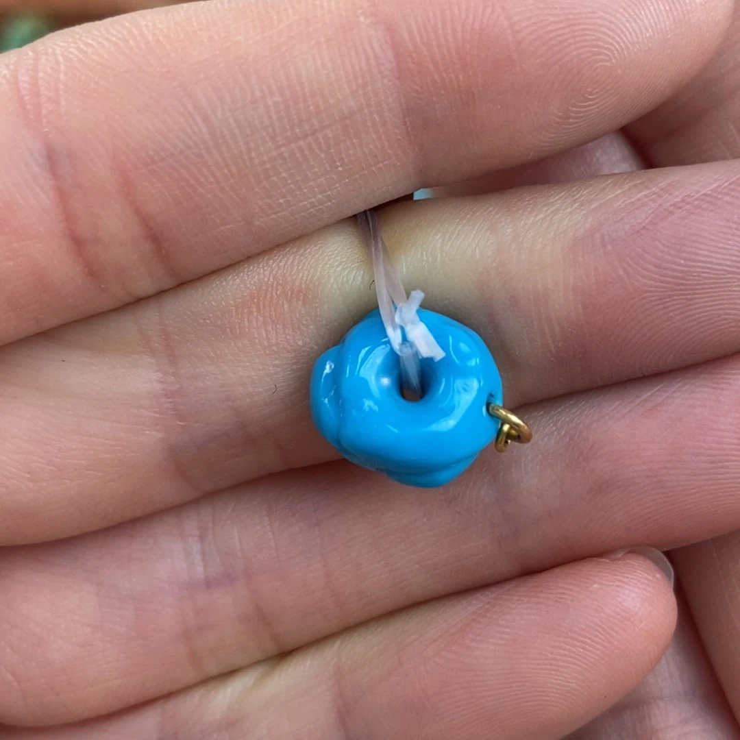 绿松石未镶嵌。卡环