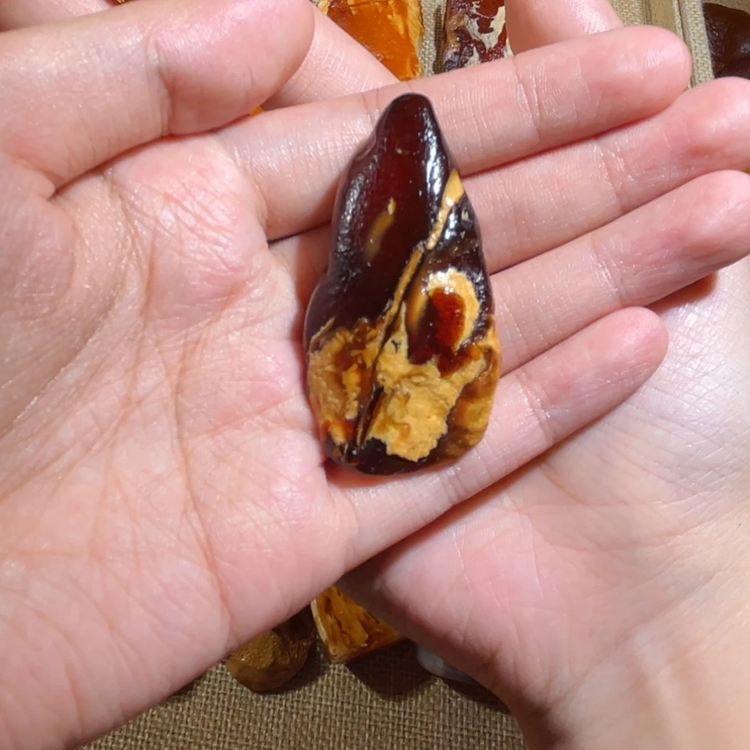 琥珀未镶嵌颈饰蜜蜡全皮吊坠