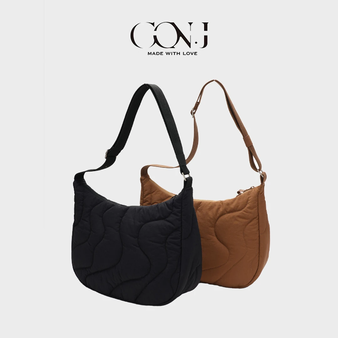 conjunction斜挎包女包饺子包简约轻便出街休闲小众随身挎包