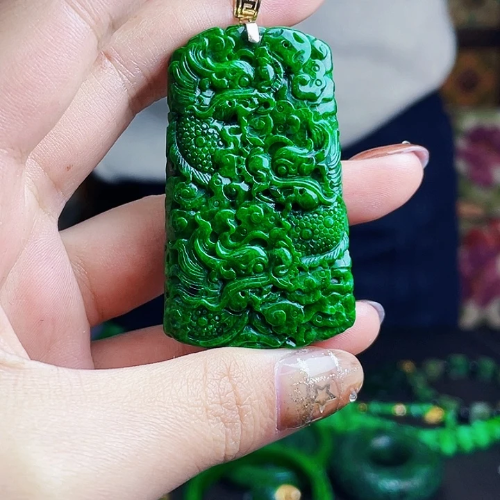 翡翠18K金镶嵌颈饰多样性