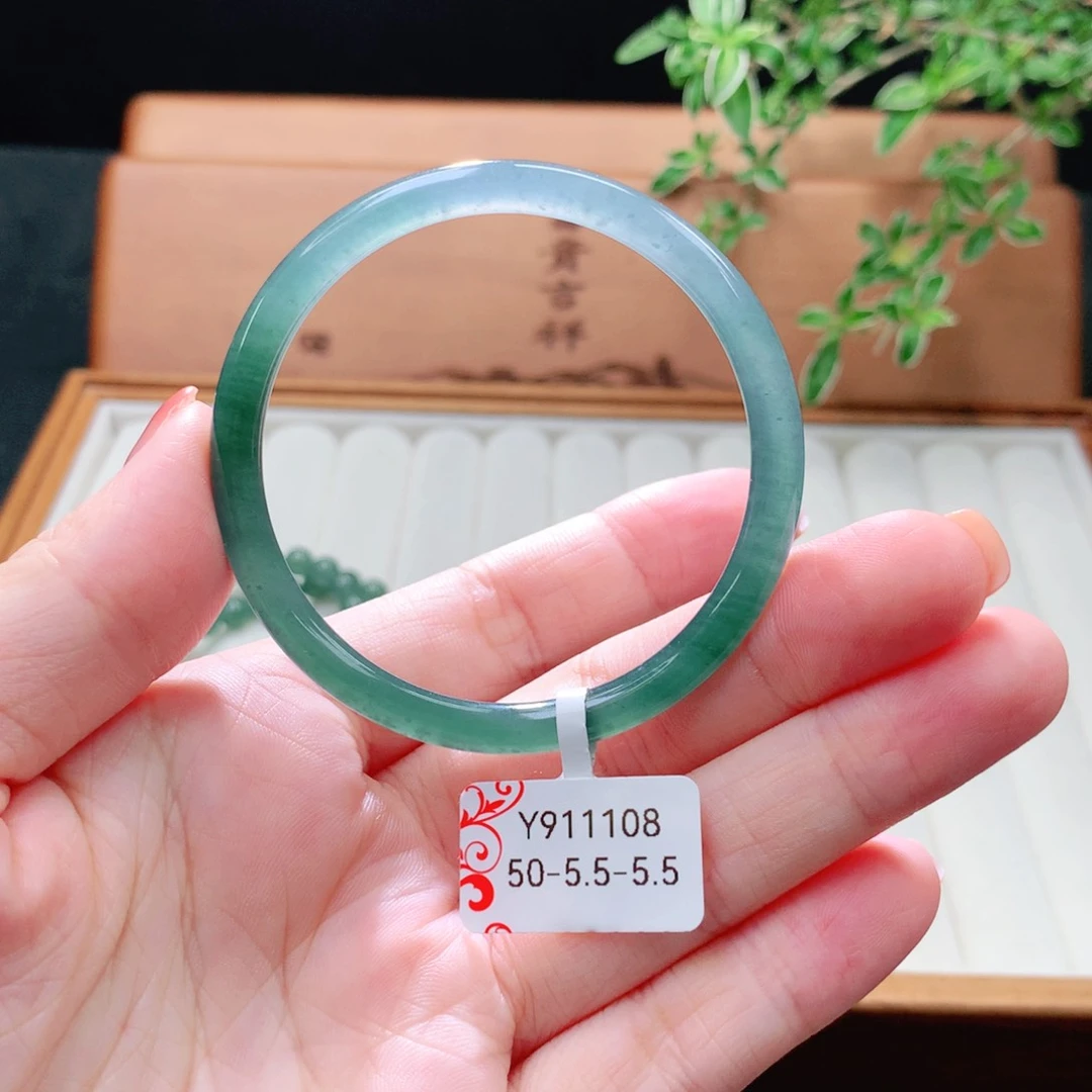 未镶嵌手镯（圆镯）翡翠