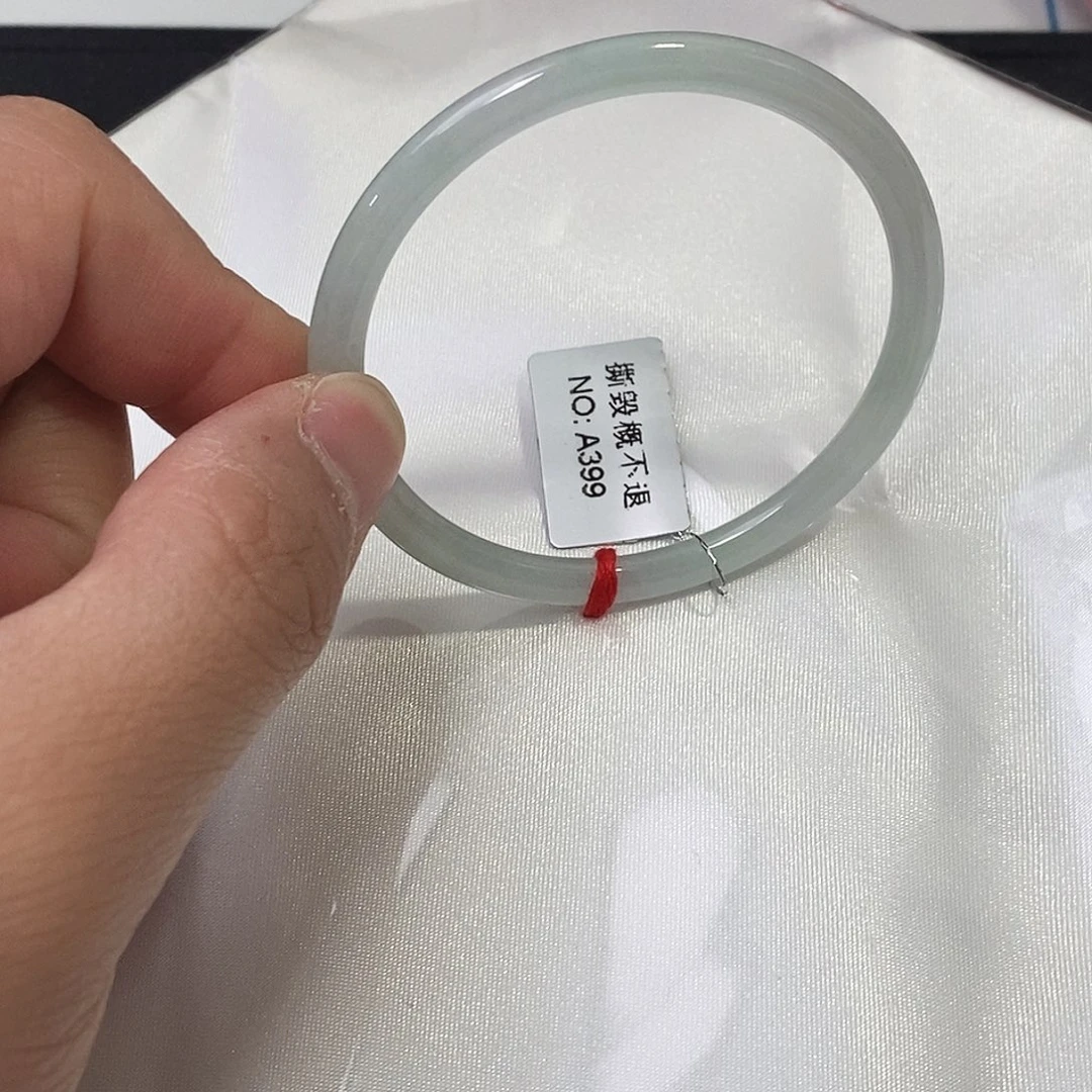 翡翠未镶嵌手镯（圆镯）
