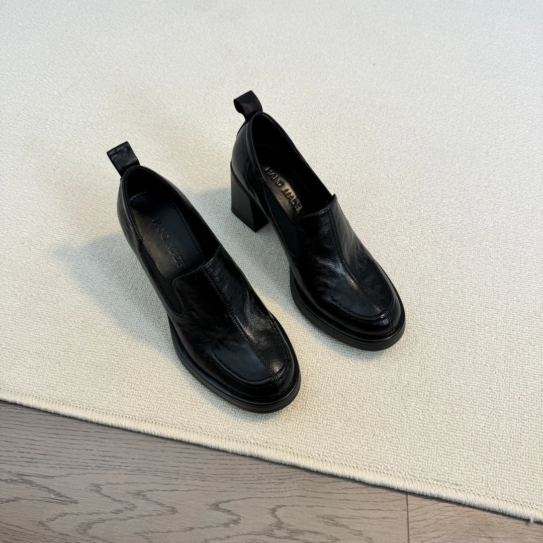 六也「正装高跟」高智感真皮圆头简约通勤舒适静音乐福鞋女L1028