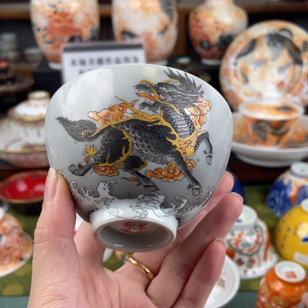 陶瓷的设计师是一个人的