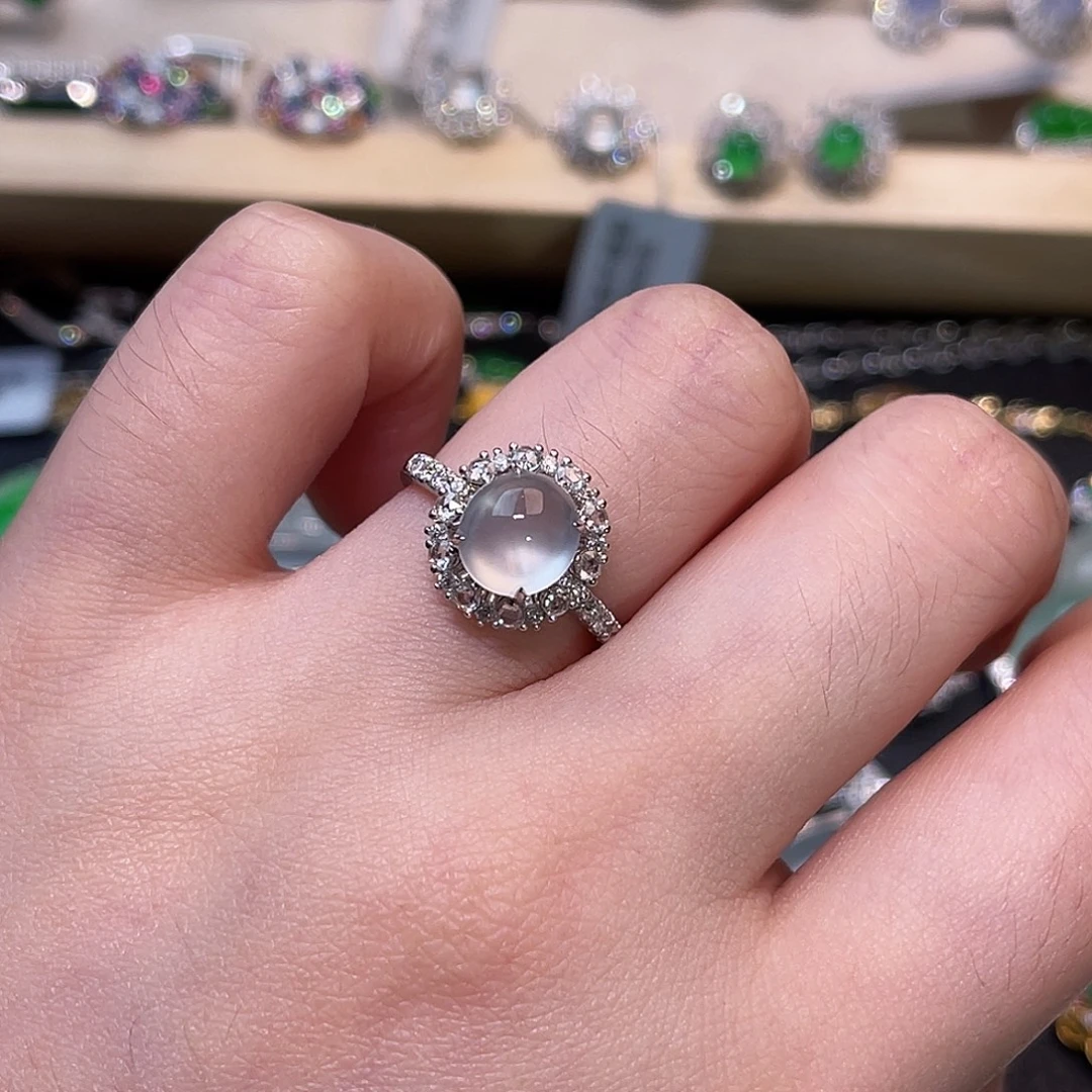 翡翠18K金镶嵌戒指蛋面