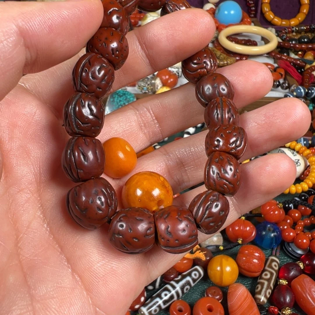 金刚菩提吊坠?**儿手持