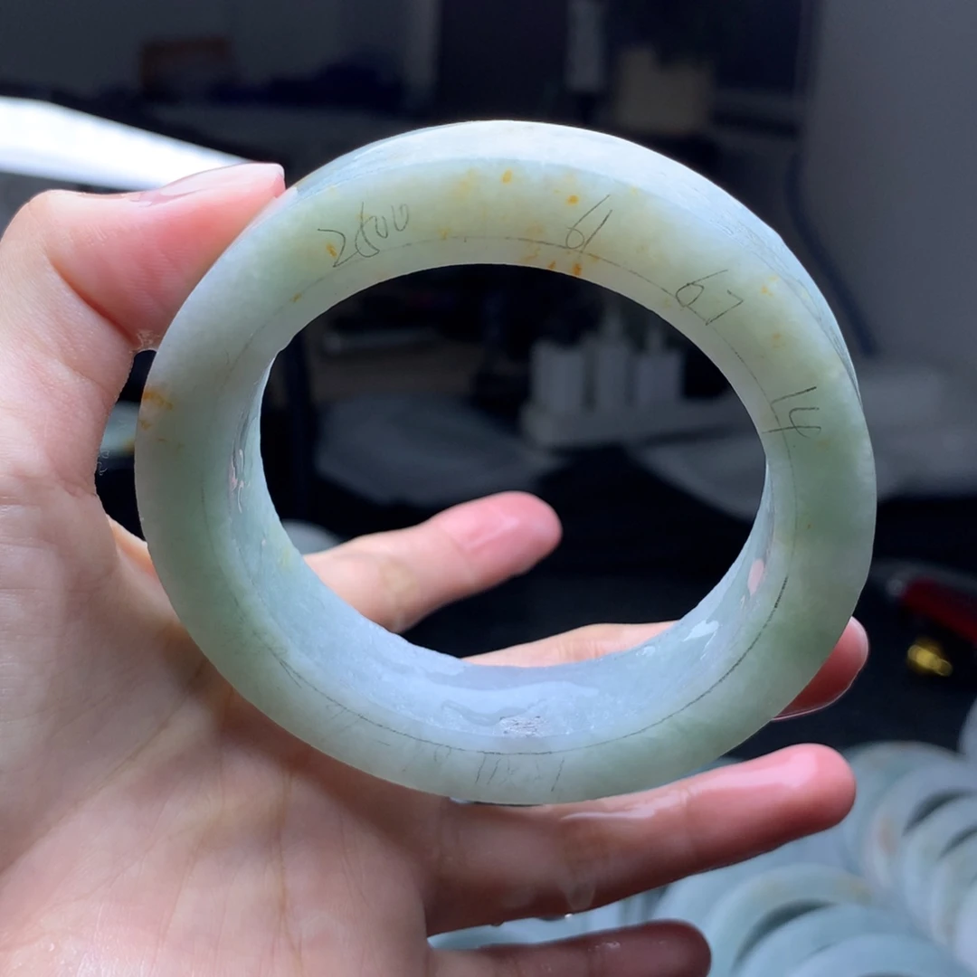 定制翡翠未镶嵌翡翠手镯定制