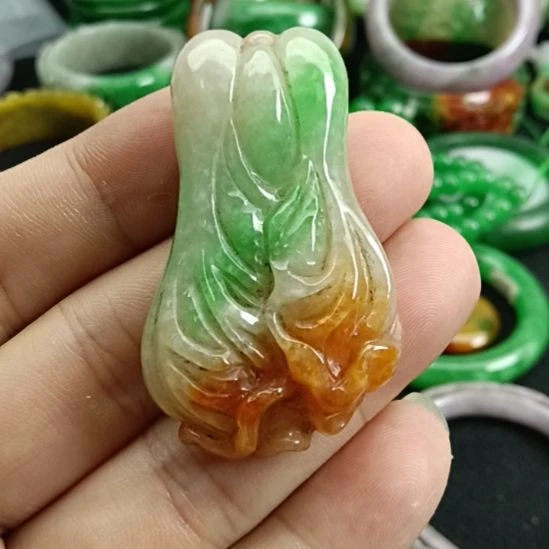 翡翠未镶嵌颈饰翡翠