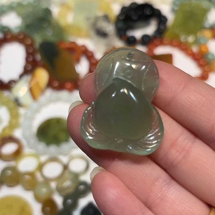 蛇纹石玉未镶嵌吊坠