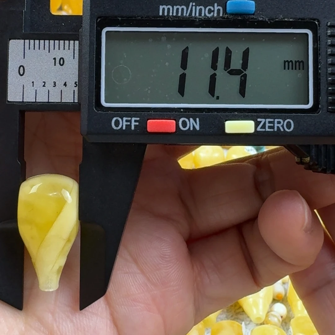 蜜蜡未镶嵌裸石30杂