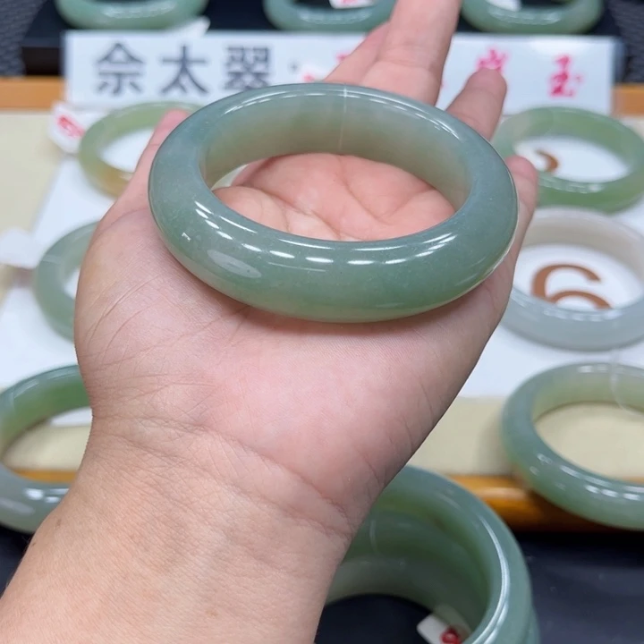 石英质玉手镯未镶嵌好****G