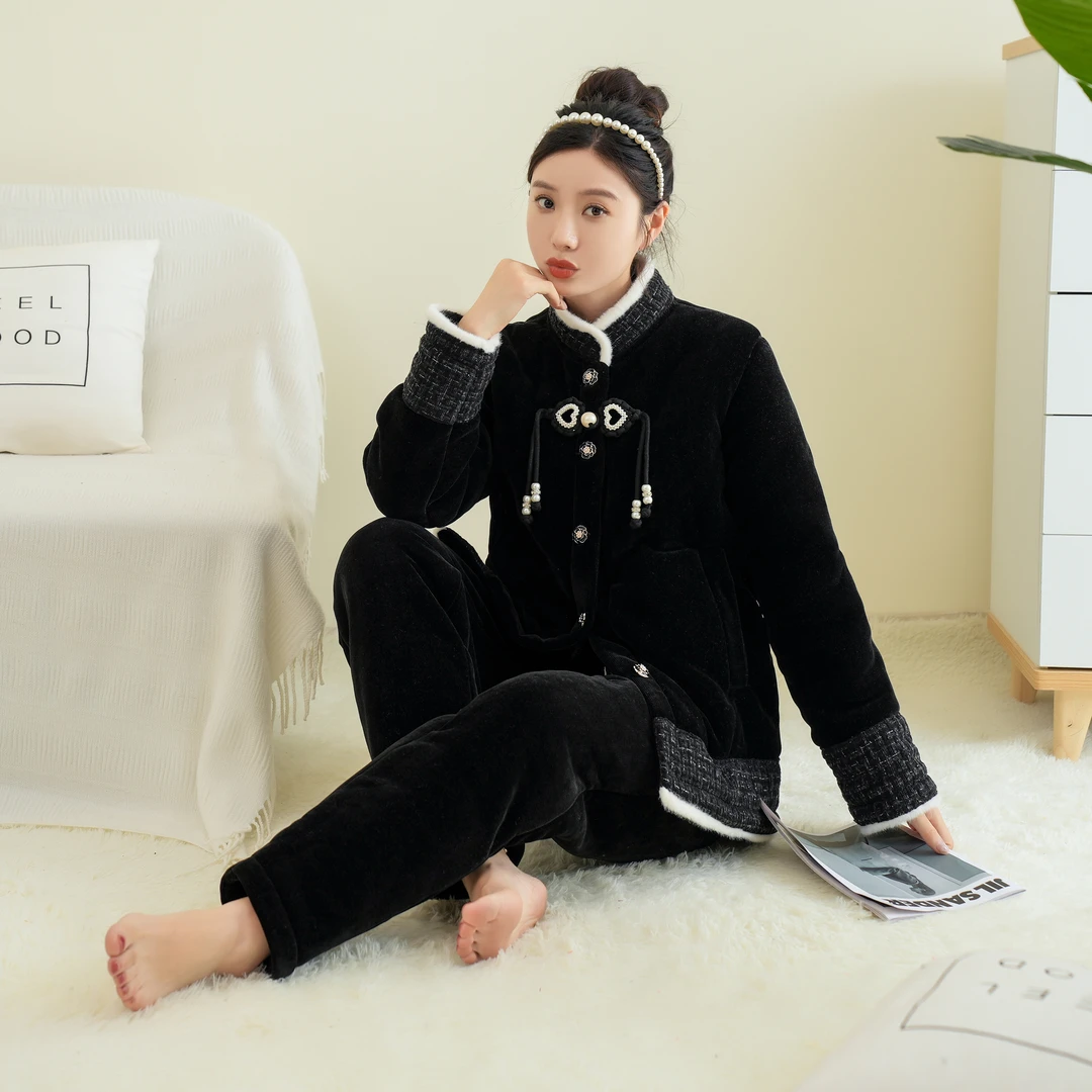 6558黑色雪尼尔超细条黑里布三层复合加厚心形扣女款睡衣套装