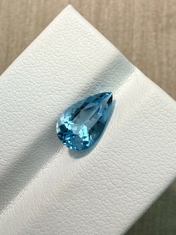 1.72ct天然圣玛利亚海蓝宝裸石，尺寸11.1*6.8*4.6mm，晶体火彩好
