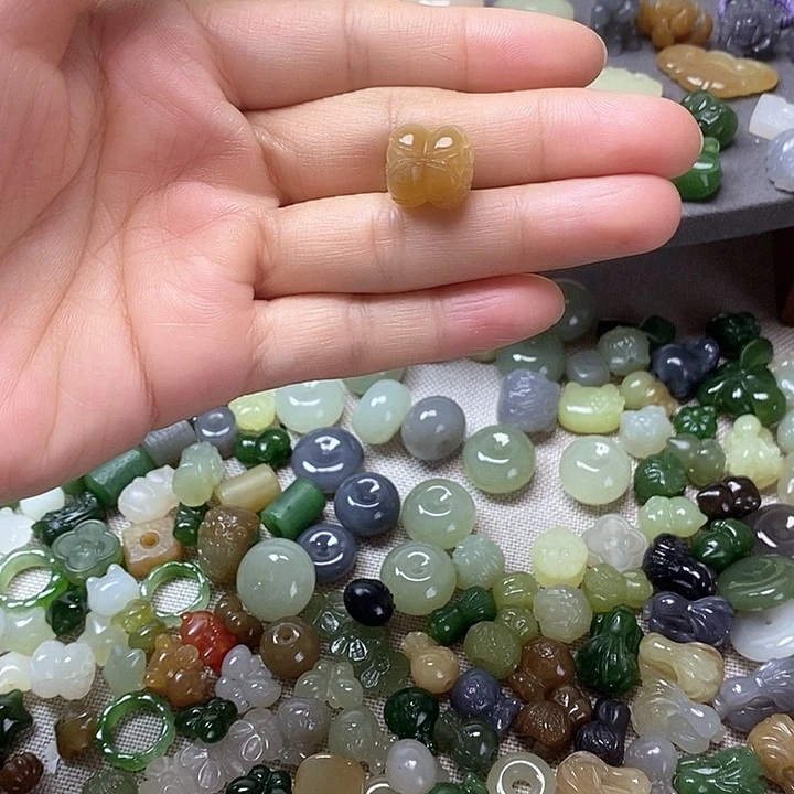 未镶嵌和田玉挂件并蒂莲