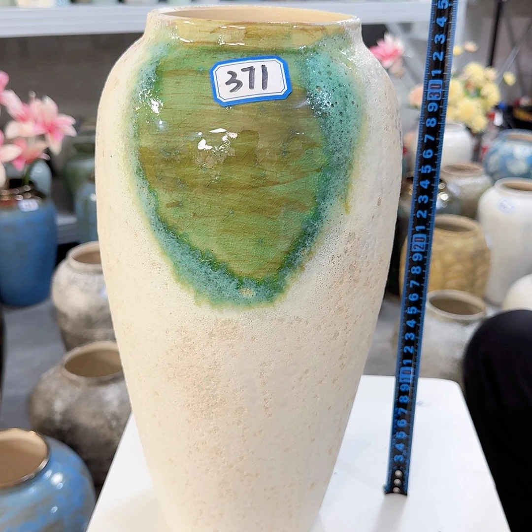 371号陶瓷高34厘米微瑕一个