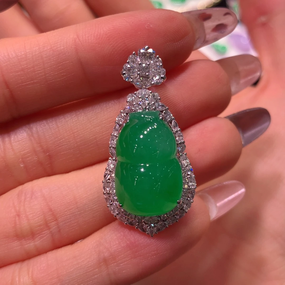 颈饰18K金镶嵌翡翠