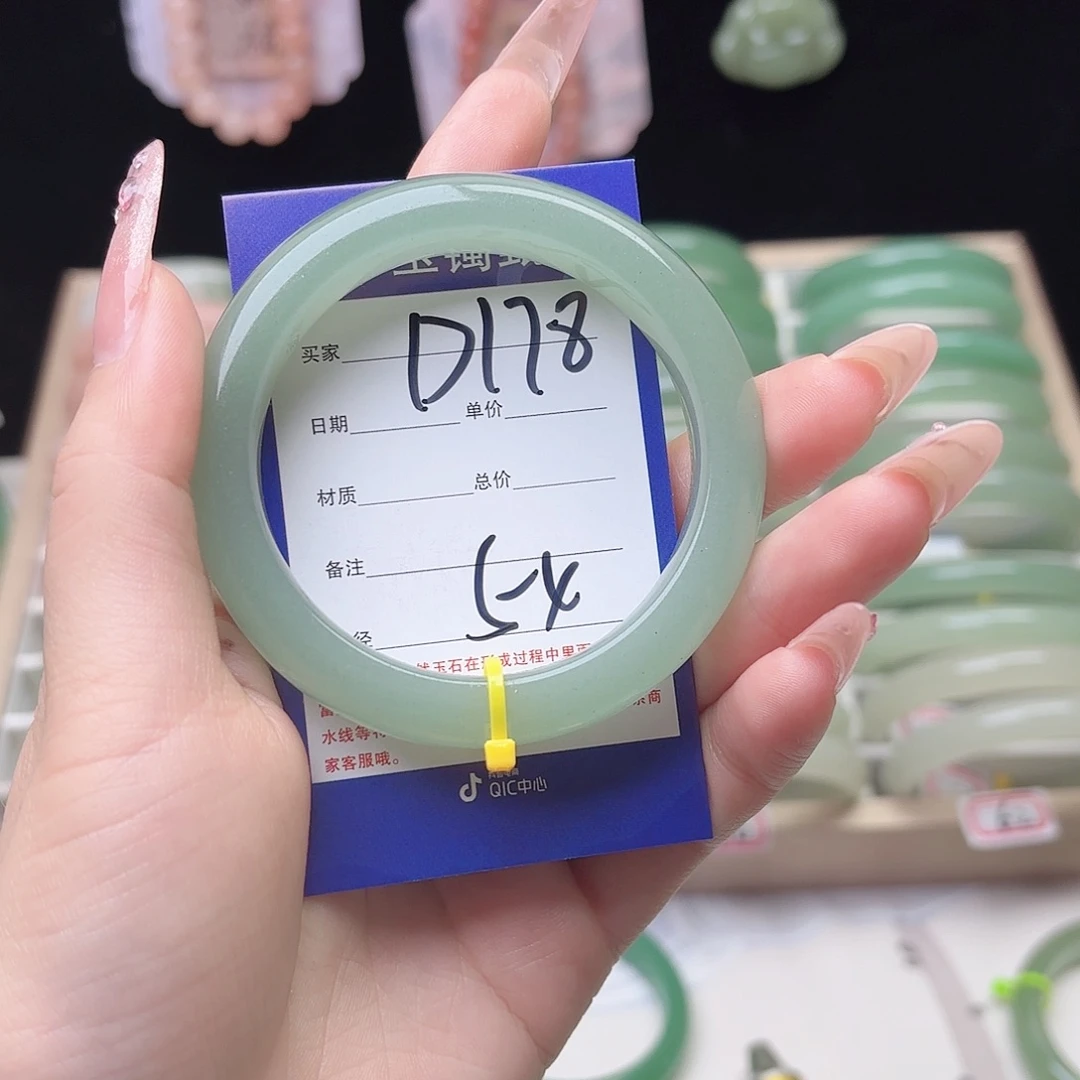 猫***猫石英质玉未镶嵌手镯