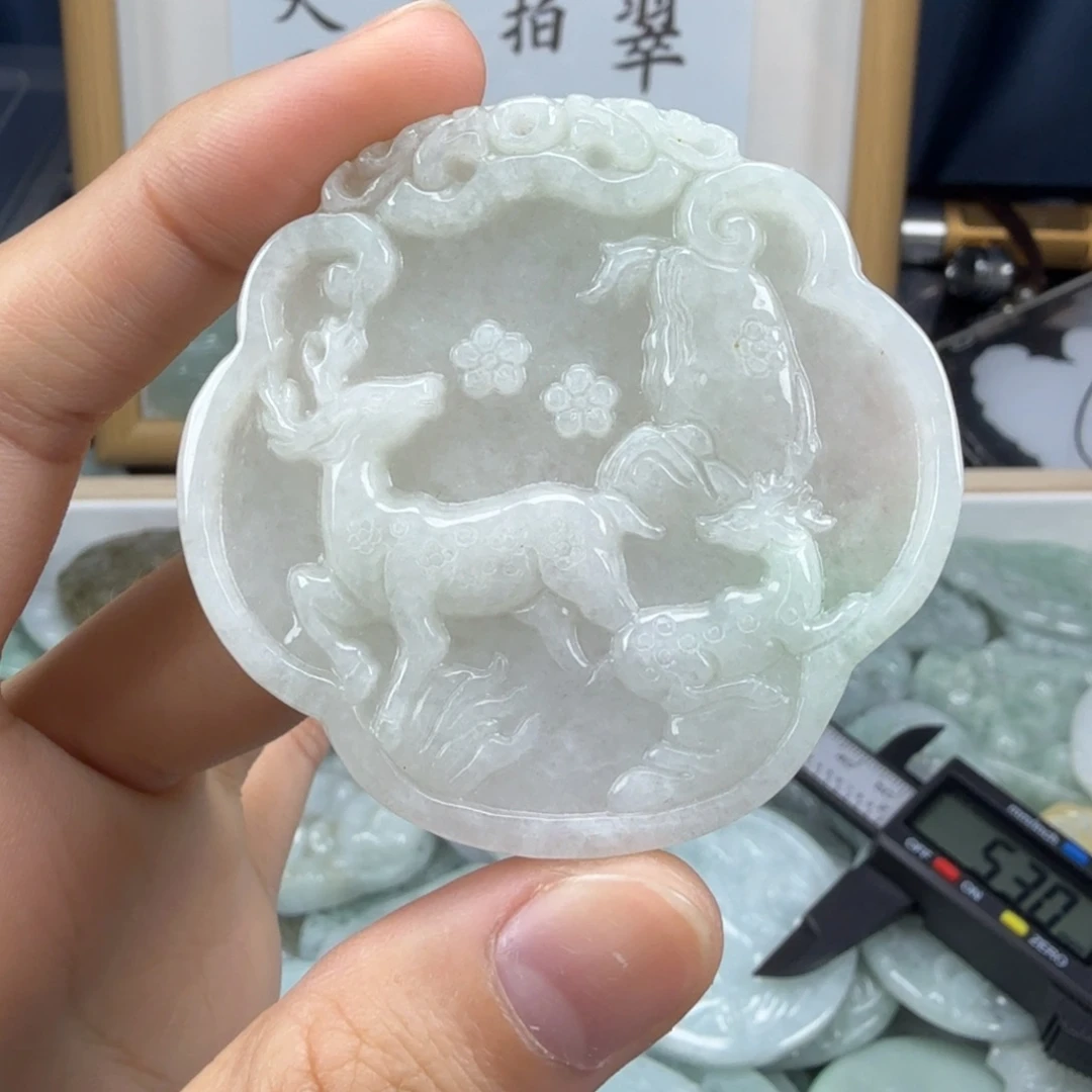 翡翠挂件未镶嵌翡翠