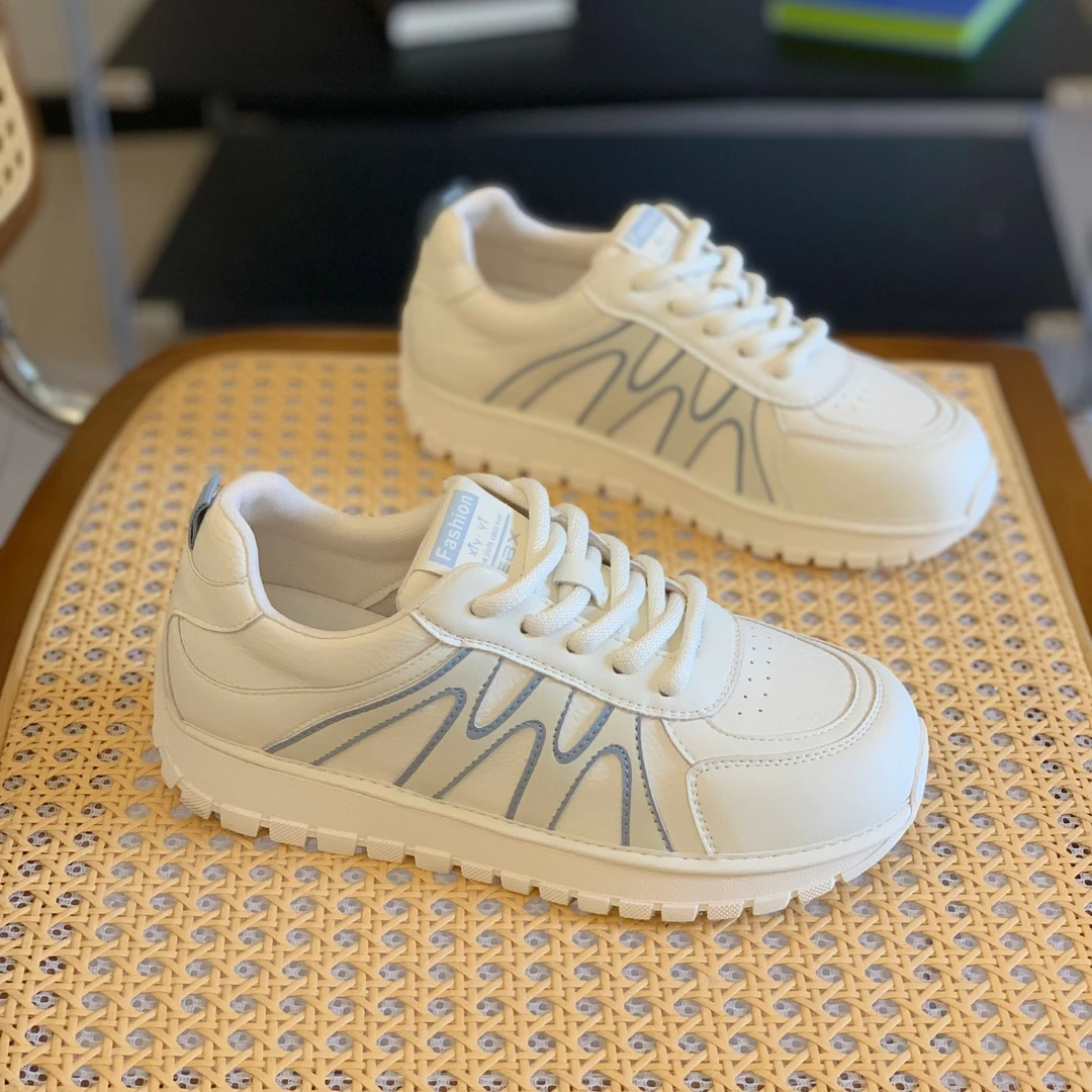 平底休闲小白鞋女2025秋新款韩版百搭小众设计配裙子轻便透气板鞋