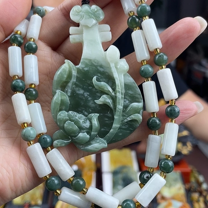 蛇纹石玉未镶嵌颈饰