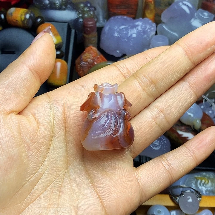 硅化玉未镶嵌吊坠(不含链)玉雕钱袋