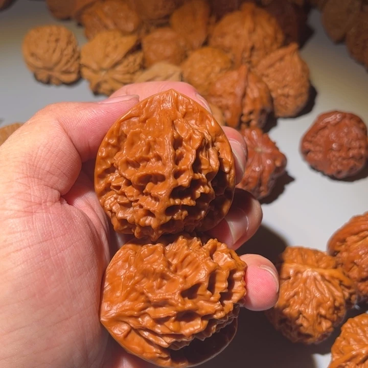 L***-桃核吊坠狮子头核桃