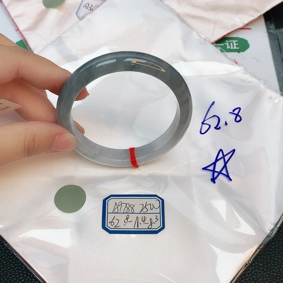 翡翠手镯未镶嵌缅甸翡翠