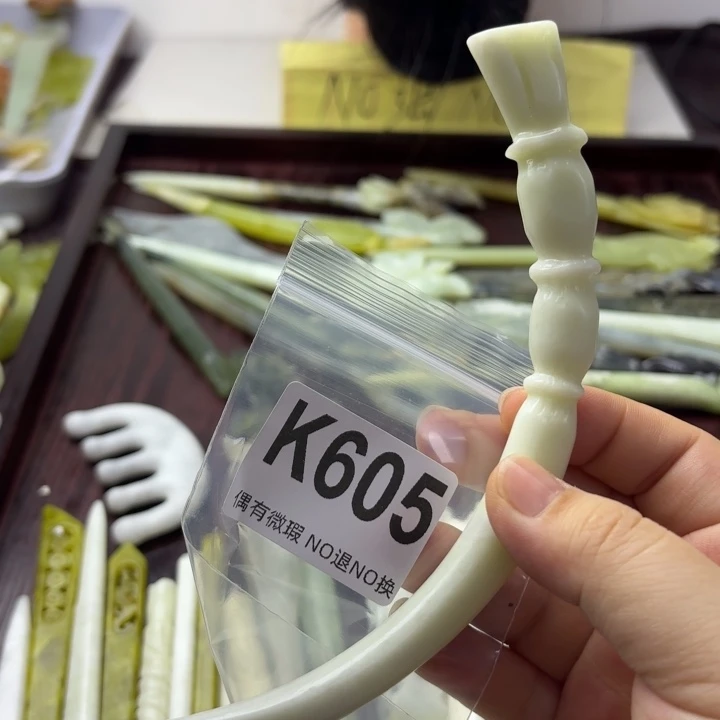 蛇纹石玉发饰合金木****姐