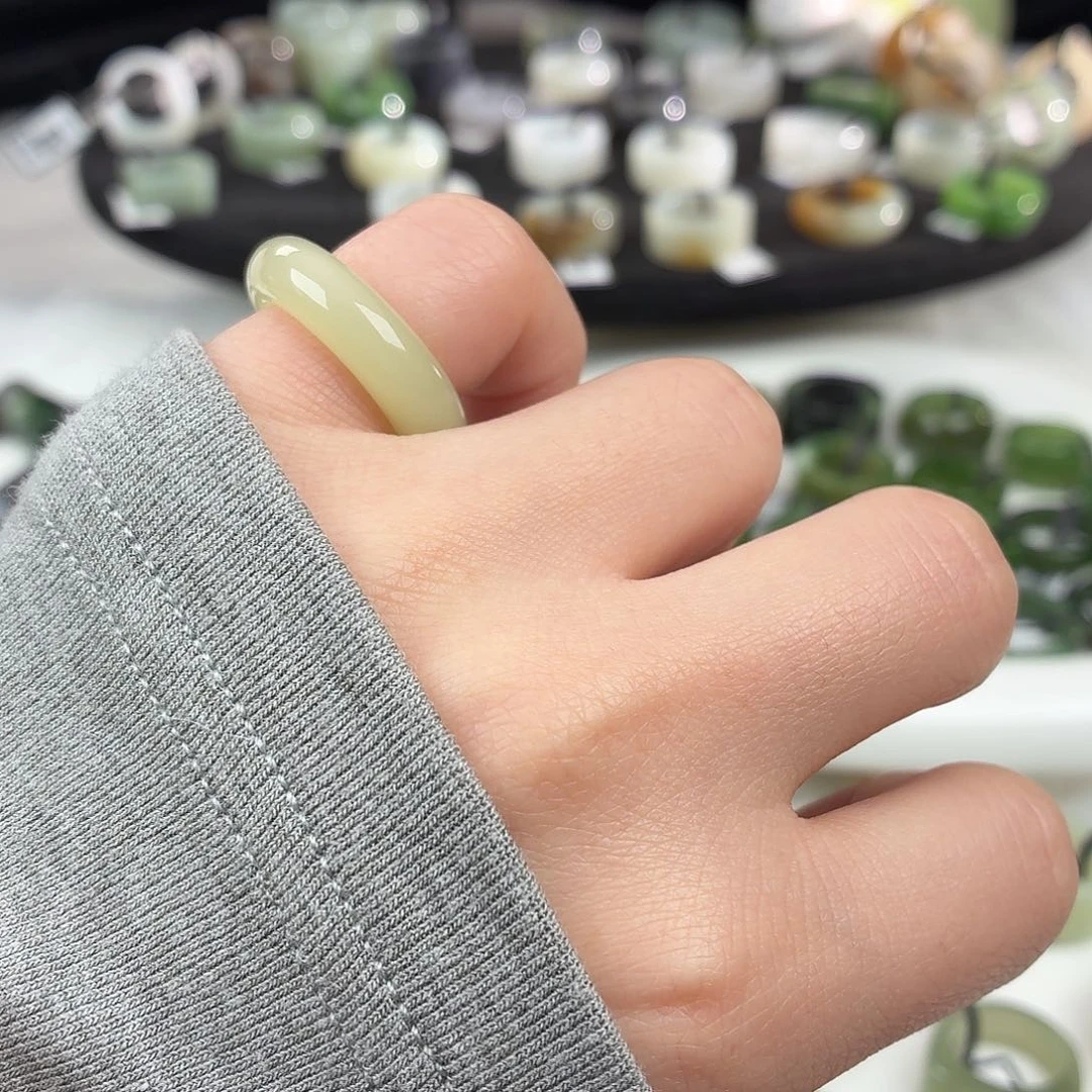 和田玉未镶嵌戒指S28蜂蜜水窄轮胎16.2