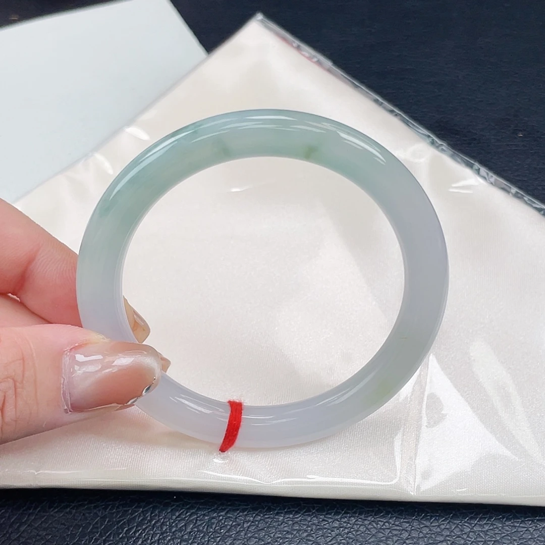 翡翠未镶嵌手镯56圆条渐变甜绿柳叶花