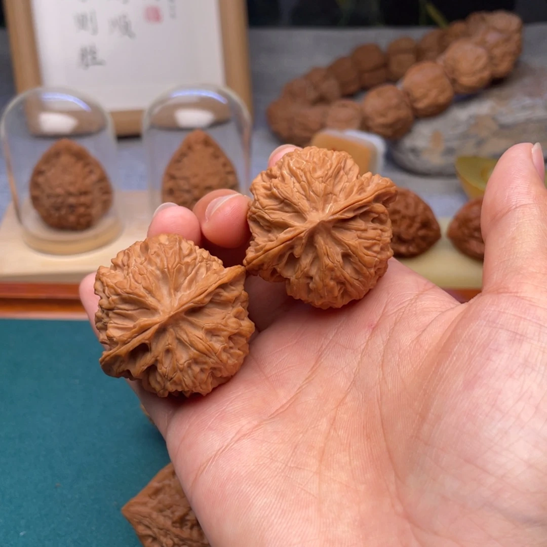 文玩核桃吊坠苹果园