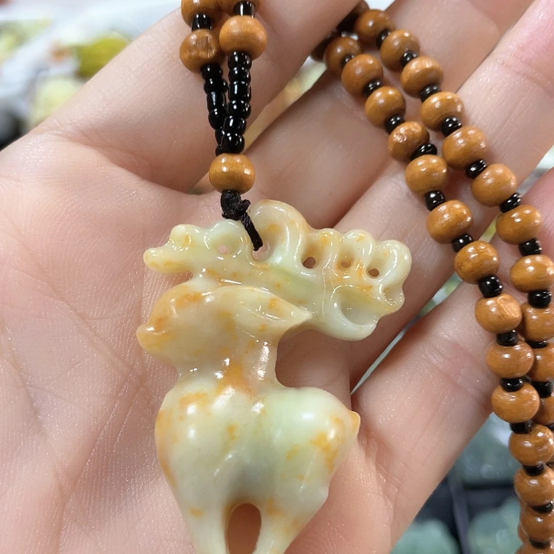 蛇纹石玉颈饰未镶嵌