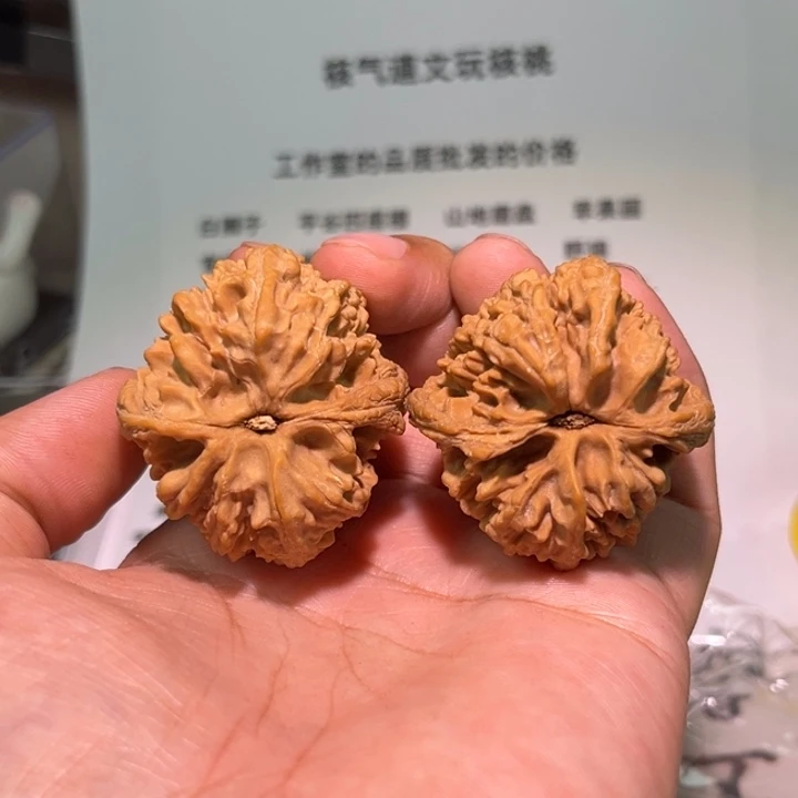 红***方把件文玩核桃大沽石