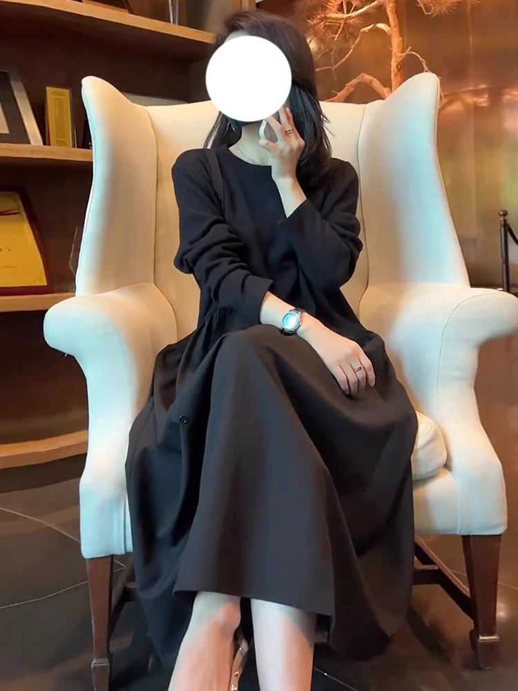 别致漂亮裙子秋季新款2025气质女神范梨型身材显瘦黑色长袖连衣裙