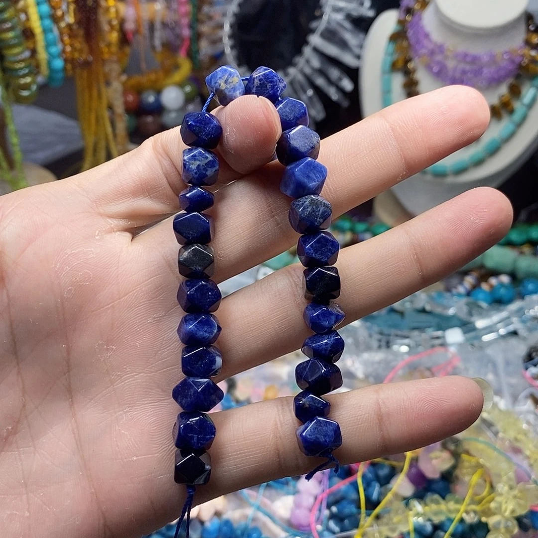 石英质玉未镶嵌，蓝纹冲角10mm，