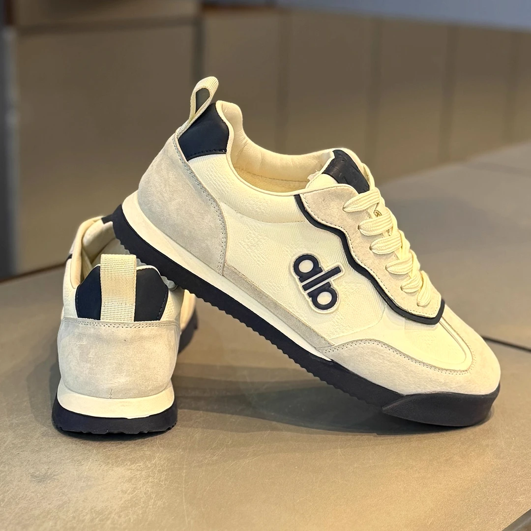 男鞋2025新款秋季皮面透气低帮轻便小白鞋男士多巴胺运动休闲板鞋