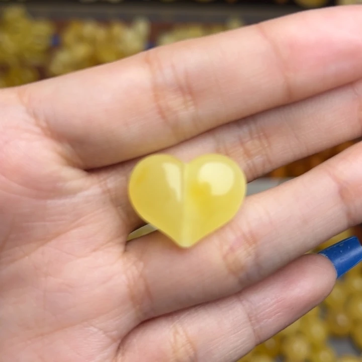 蜜蜡未镶嵌珠宝奇石167-天然蜜蜡满蜡俏色桃心屁桃吊坠一个