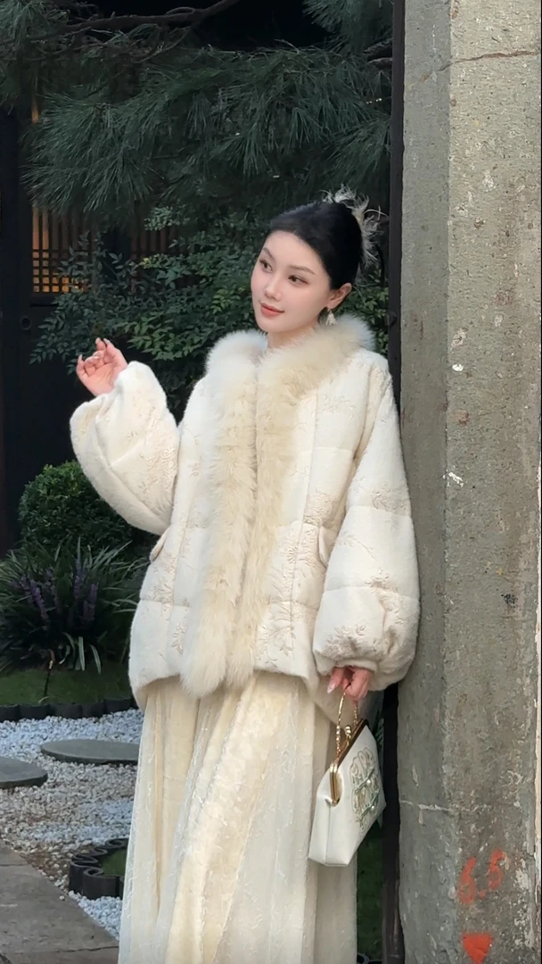 Mill Lin【冬宜雪】国风女2025新国标90芬兰白狐狸毛羽绒服外套
