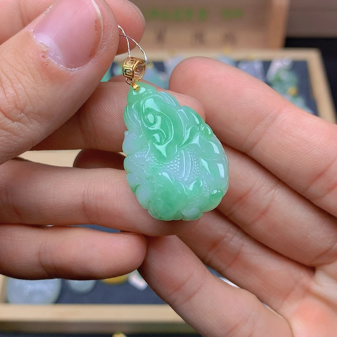 翡翠颈饰18K金镶嵌翡翠