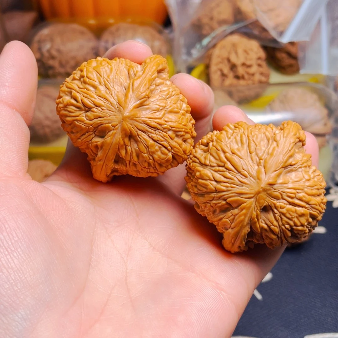 文玩核桃吊坠泥鳅背