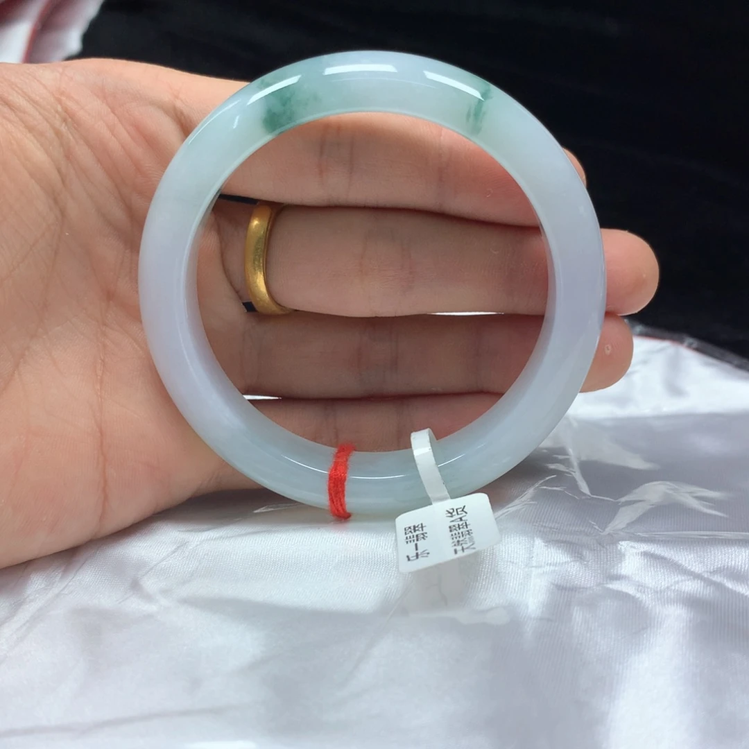 翡翠未镶嵌手镯（圆镯）56.2