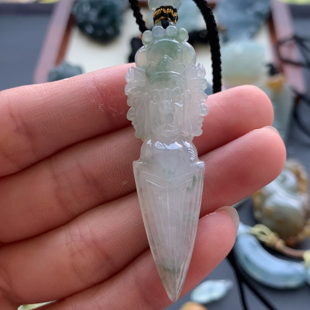 翡翠未镶嵌颈饰降魔杵