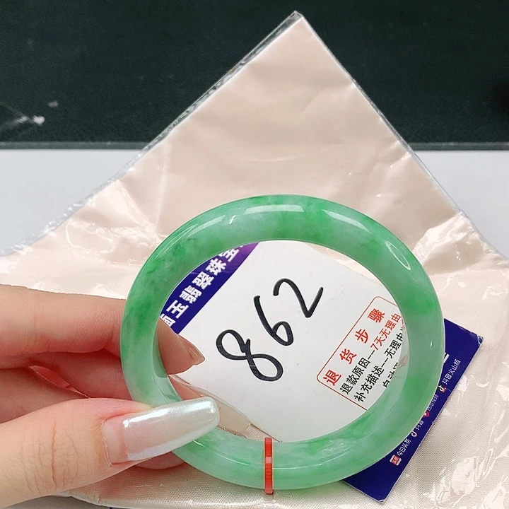 翡翠手镯未镶嵌翡翠手镯