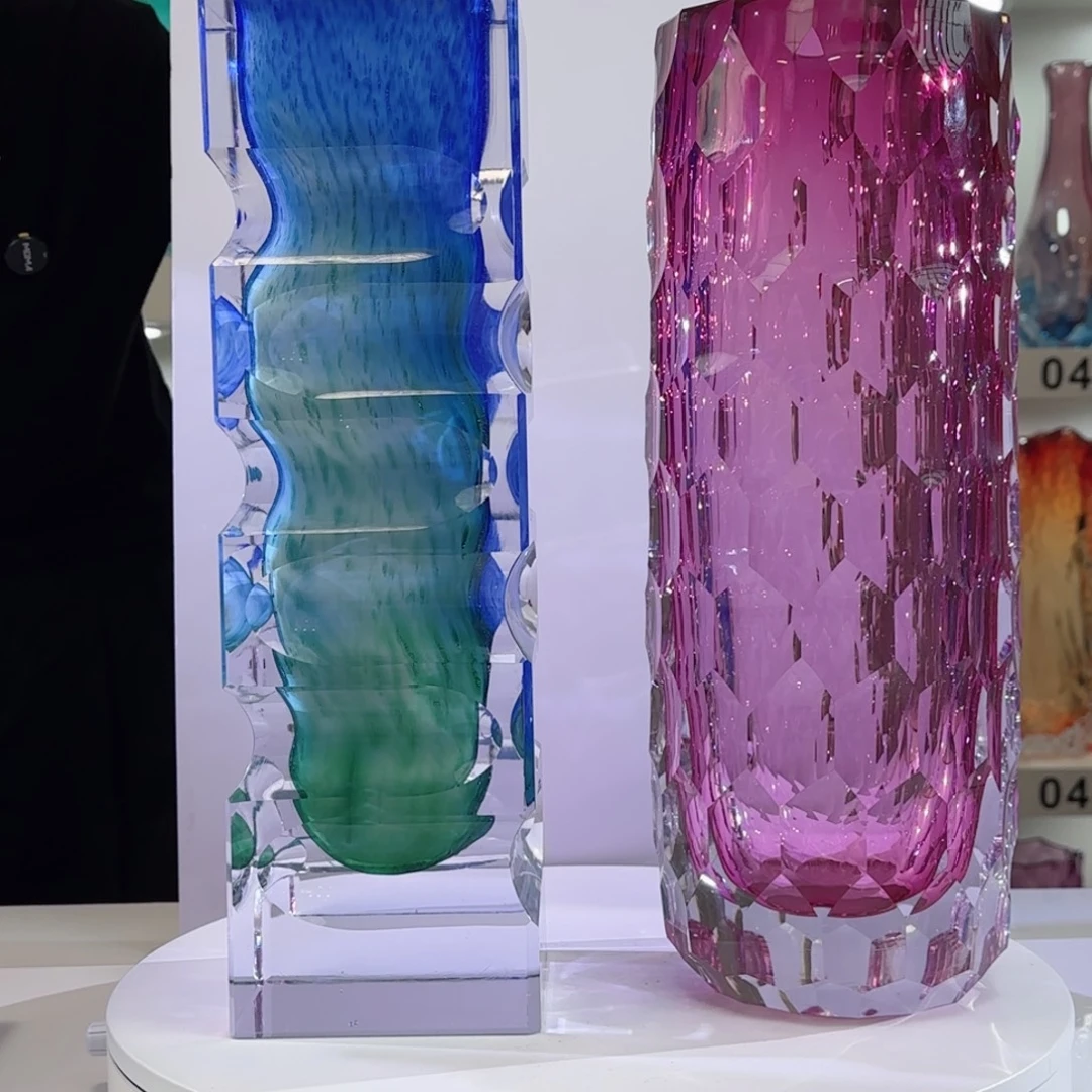 阿***煜琉璃梵高系列和金红色直筒花瓶