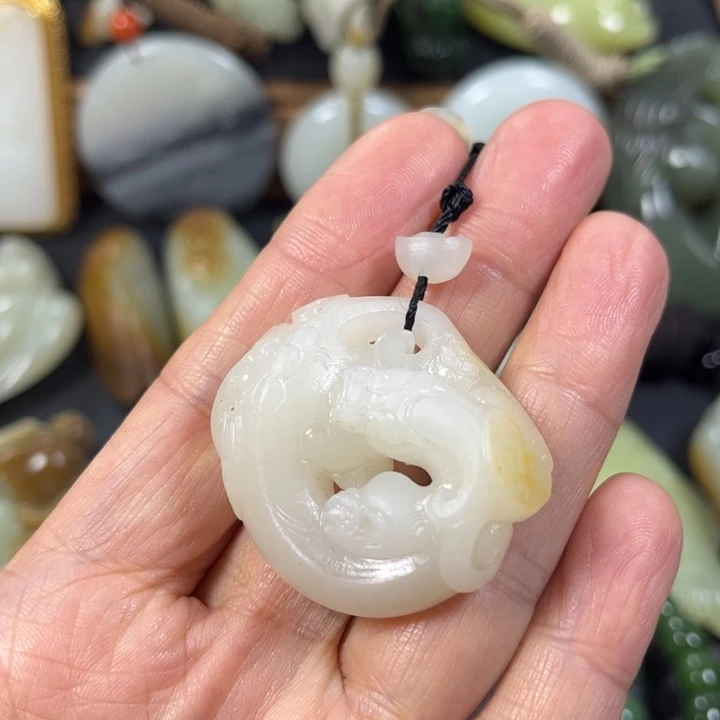 和田玉未镶嵌挂件