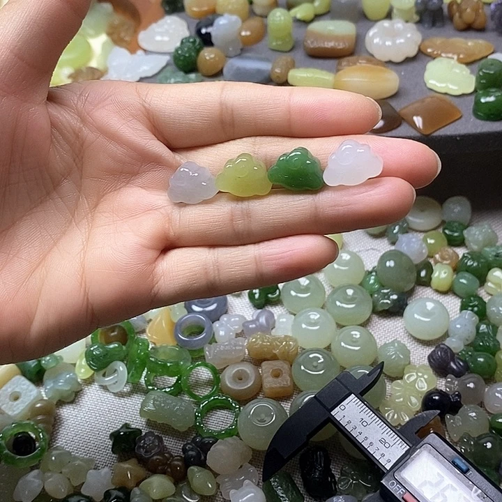 未镶嵌和田玉挂件云朵98一个多样性发其一